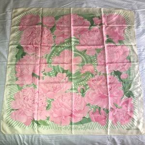 ✨Vintage Hermès “Les Pivoines” silk scarf ✨